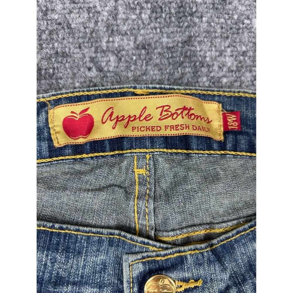 VTG Apple Bottoms Womens Jeans Size 18W Capri Distressed Yellow Embroidered NWOT